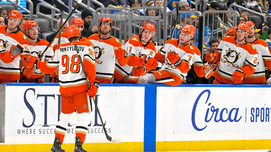 Ducks Chase Binnington, Beat Blues 4-1