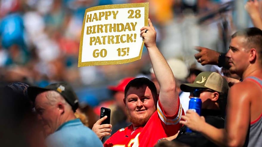 Peyton Manning, Alex Smith, and Kansas City Zoo among those to leave Chiefs&#39; Patrick Mahomes with perfect happy 30th birthday messages