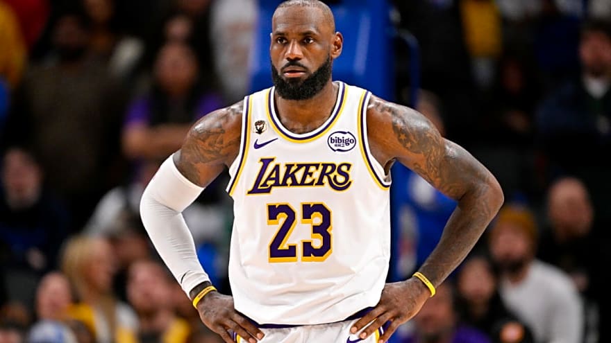 'Would Be Still Lying on Floor': Lakers Announcer Seemingly Takes Dig at LeBron James During Pacers Game