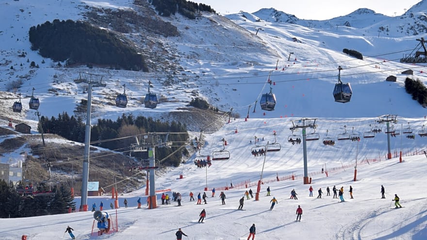 Frustrated by Crowds? Try These 7 Tips Before Your Next Ski Day