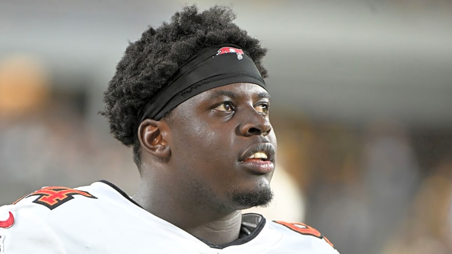 Buccaneers get a last-second boost to try to keep flickering playoff hopes alive