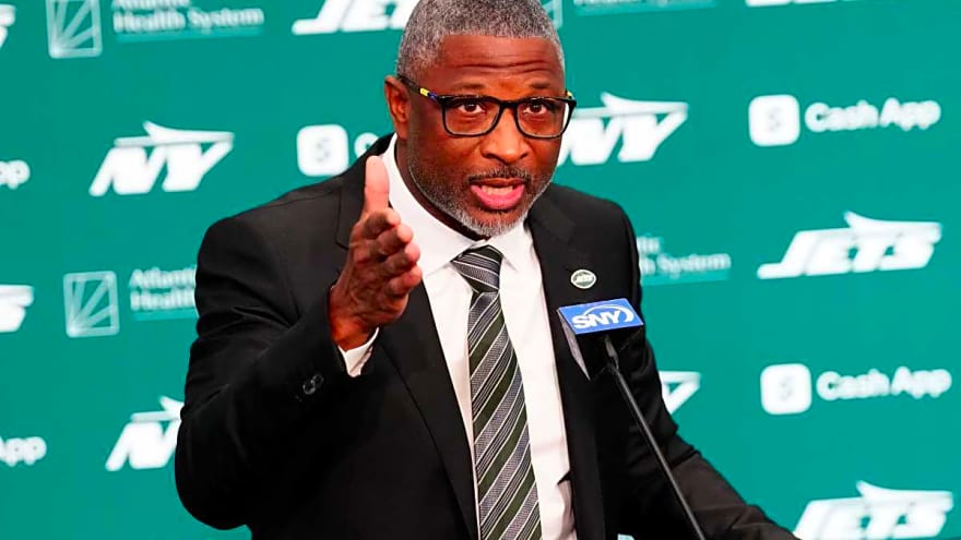 Jets &#39;Best-Case&#39; Scenario Revealed For Coach Aaron Glenn