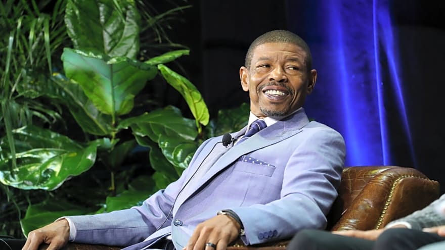 Muggsy Bogues Q&A: NBA Great Breaks Down the Red-Hot Hornets