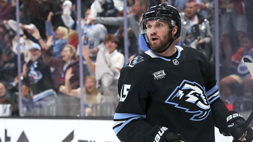 Mammoth’s Alex Kerfoot Nominated for 2026 King Clancy Trophy