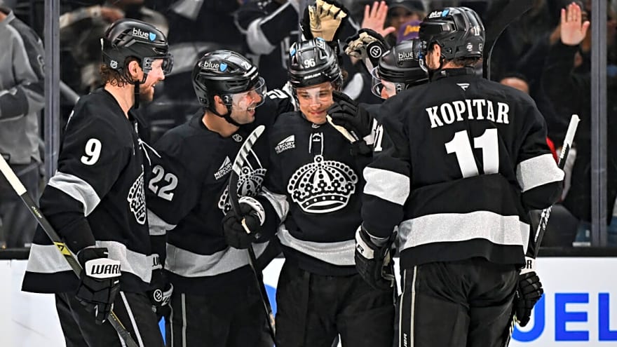 Kings Annihilate Blackhawks at Home With 6-0 Thumping