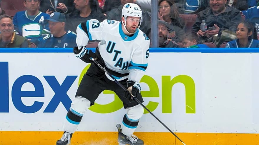 Report: Mammoth sign Michael Carcone to one-year deal