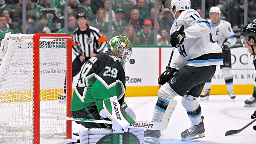 Oettinger Ties Belfour in Franchise Wins With Stars’ 4-3 Victory Over Mammoth