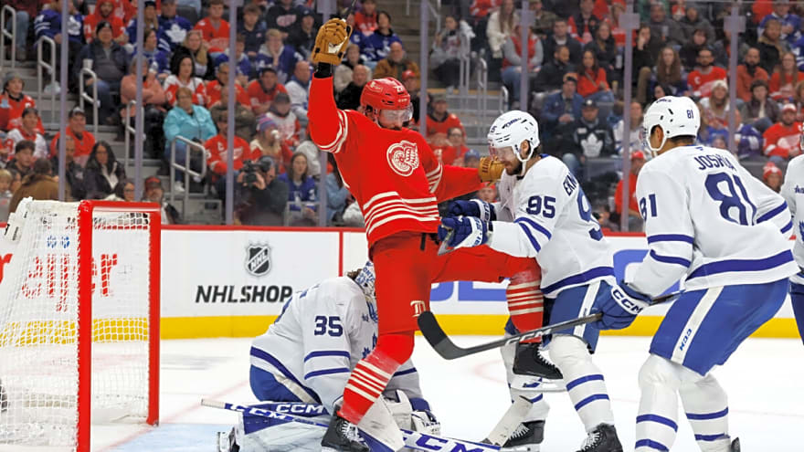 Red Wings Edge Maple Leafs in 3-2 Overtime Win