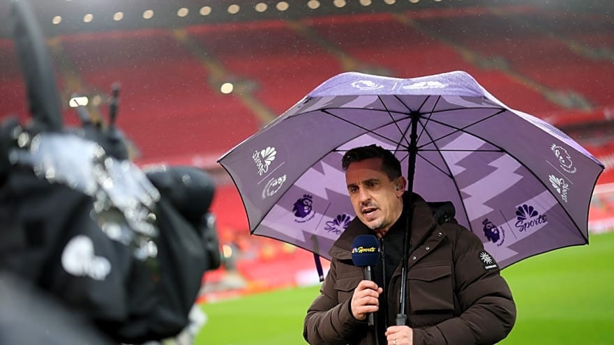 Gary Neville sends a message to all Arsenal fans angry at him