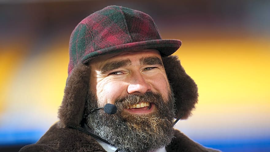 Eagles’ Jason Kelce riles up adoring fans with USA Speedo