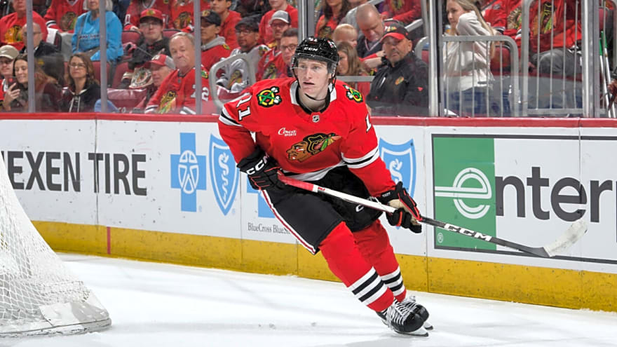 Blackhawks 4-Goal Second Period Sinks Blues in 7-3 Win