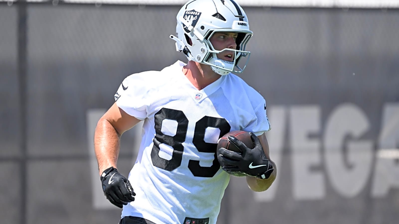 Brock Bowers Sends Strong Message on Raiders Rookie RB Ashton Jeanty
