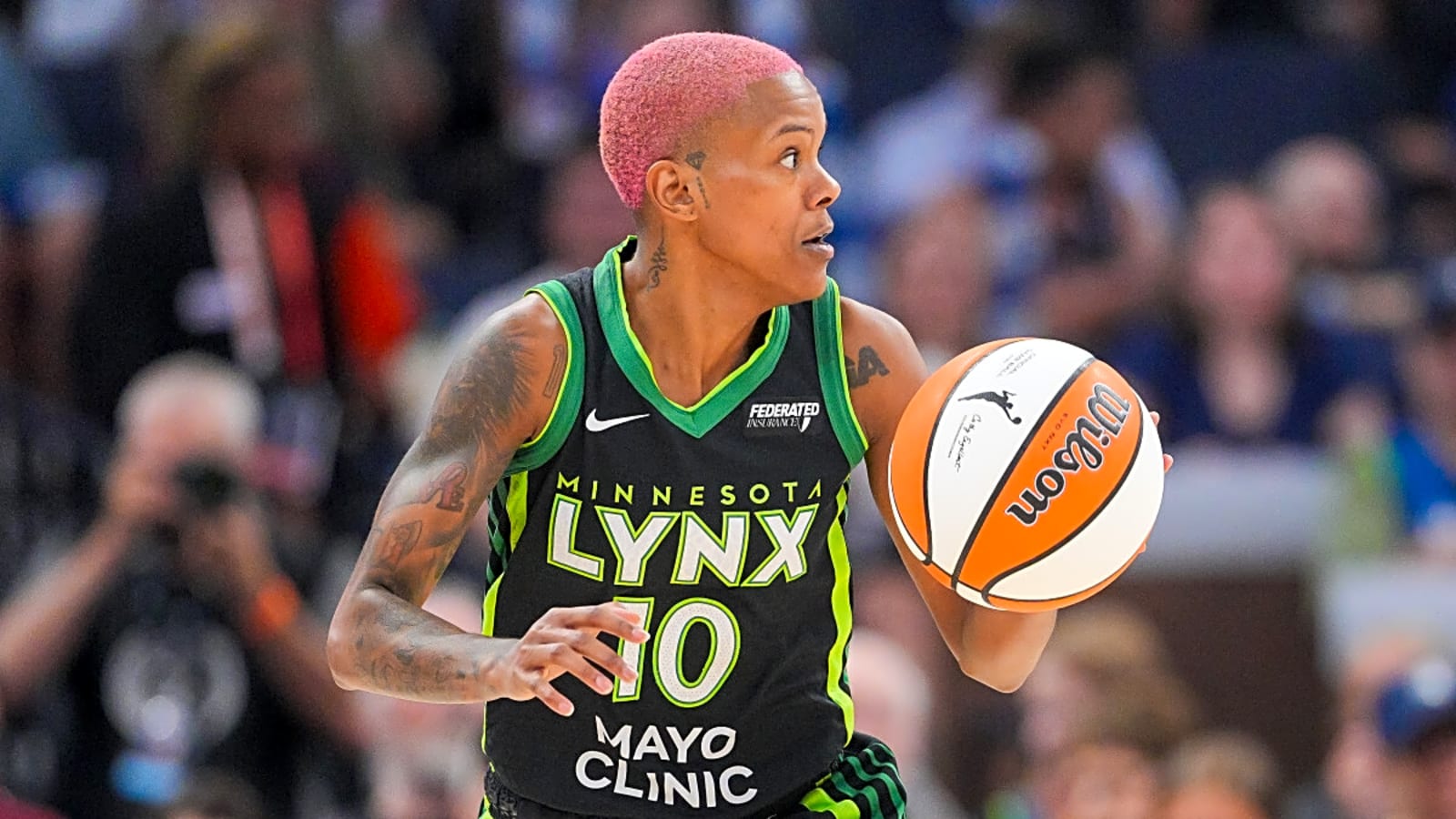Lynx dominate Aces, move to 14-0 at home