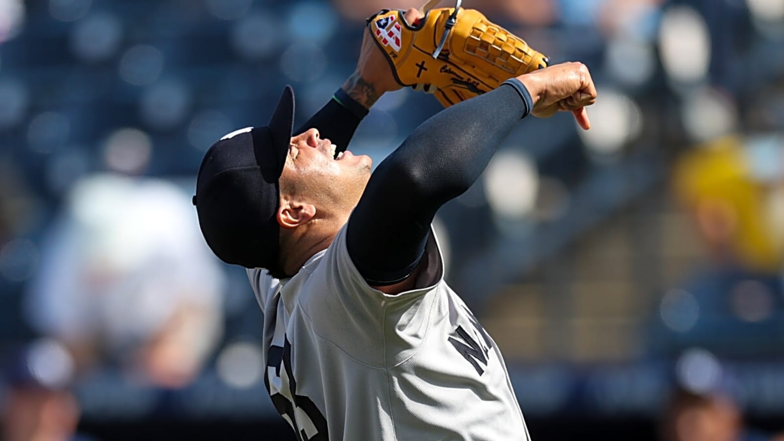 Yankees Reliever Turns Routine Play into an Awkward Moment