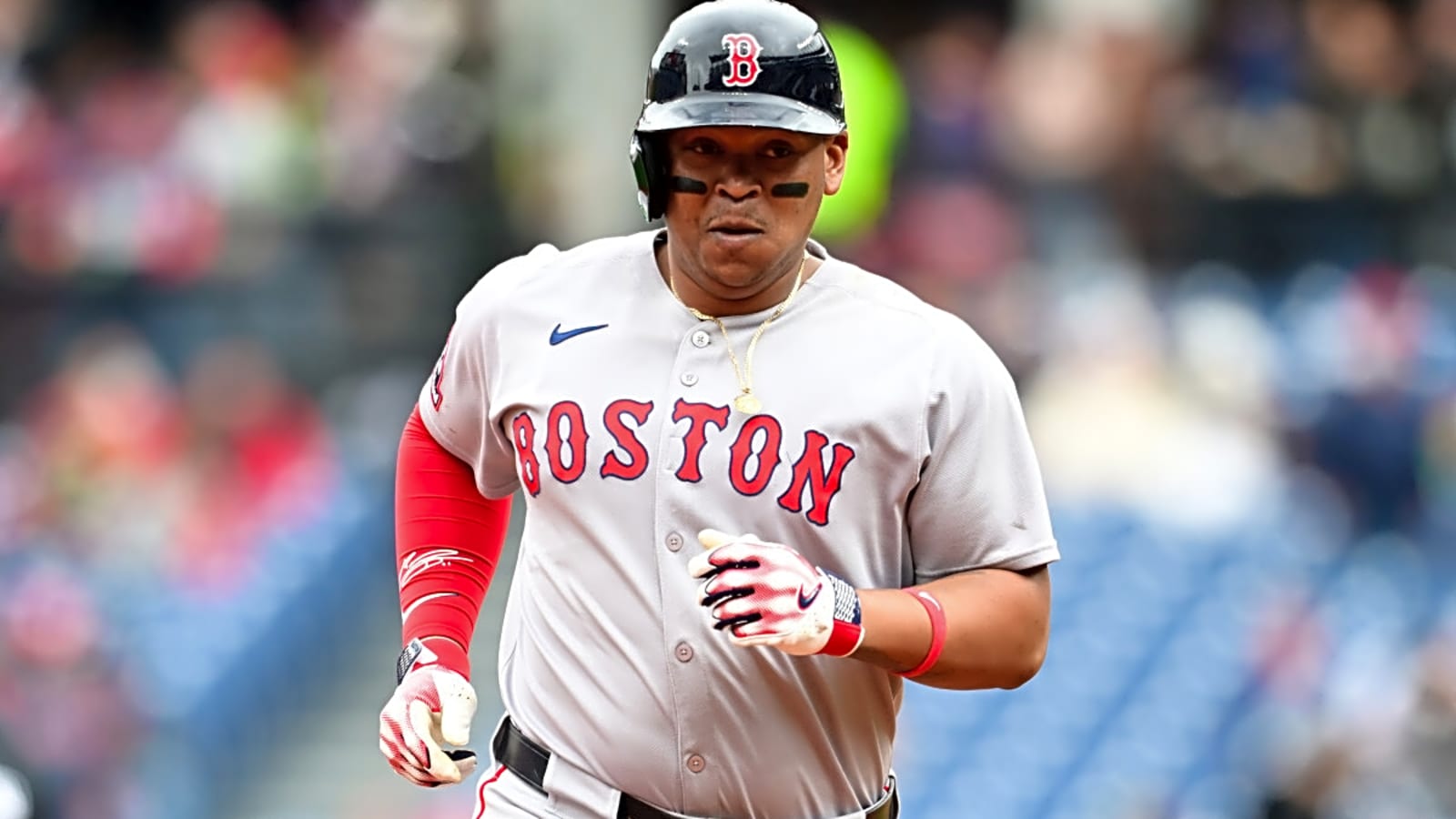 Yankees Trade Idea Sends Veteran Slugger to Red Sox Amid Rafael Devers Drama