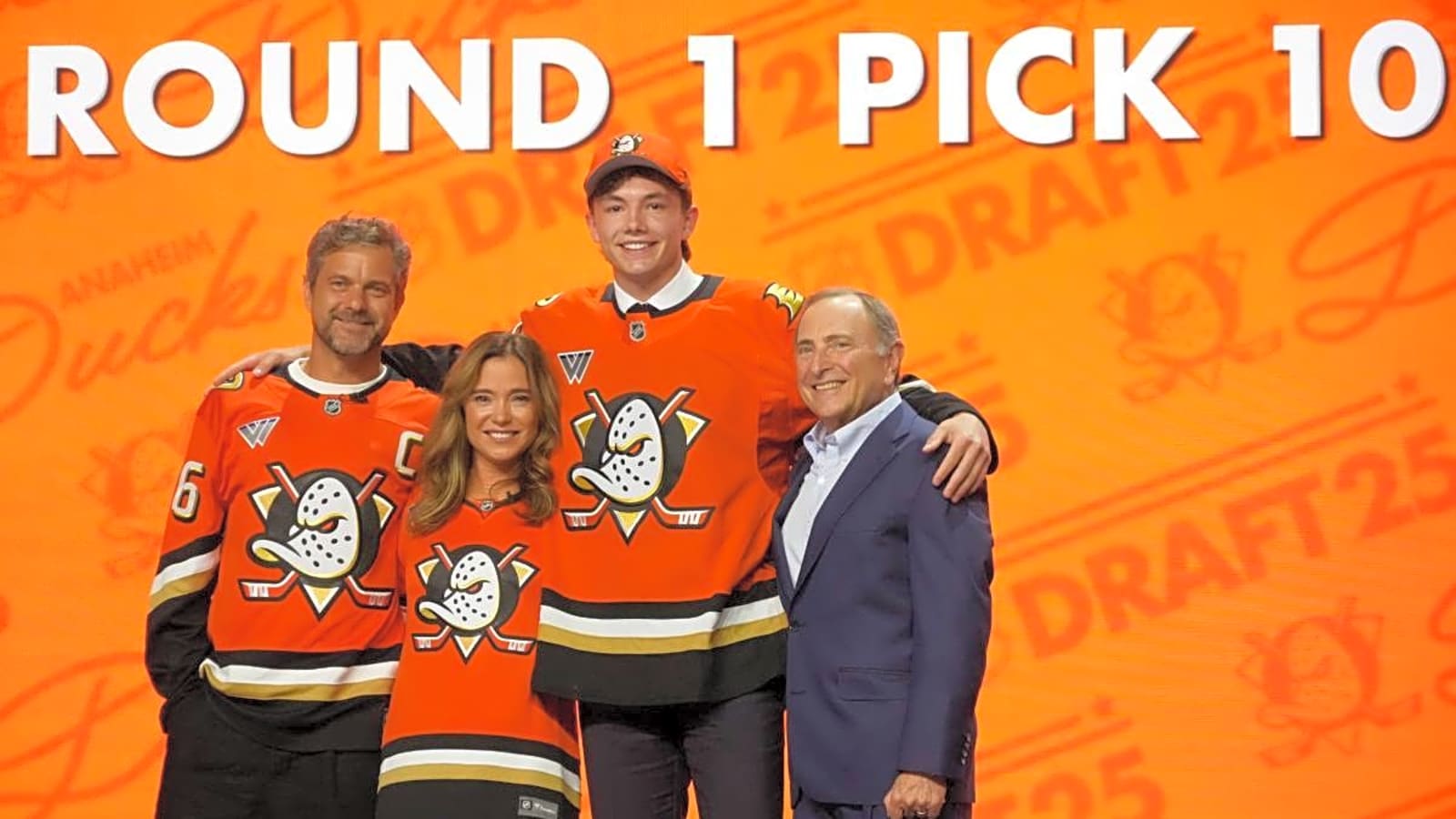 Ducks fly Roger McQueen to Disneyland in helicopter after drafting him No. 10 overall