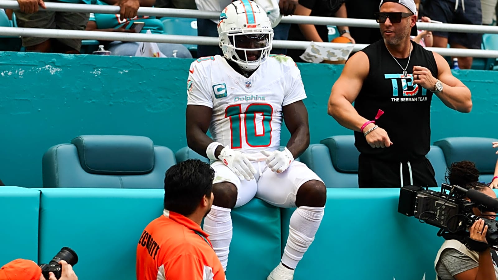 Dolphins&#39; Tyreek Hill Gets Major Update Amid Injuries and Rumors