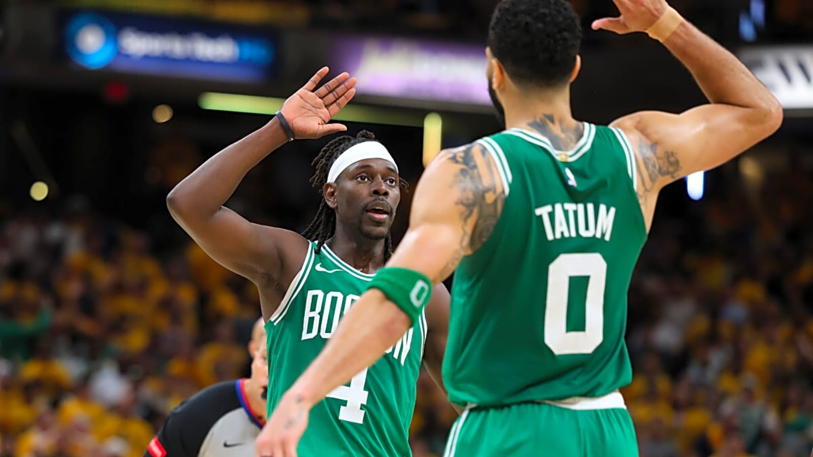 Mavericks Predicted to Go After Jrue Holiday Trade After Kyrie Irving News
