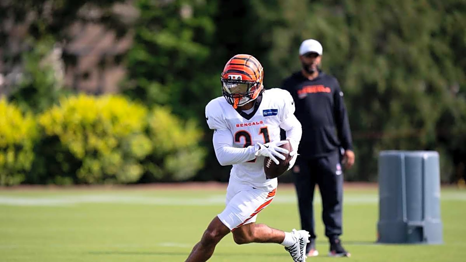Bengals 2025 Roster Breakdown: Bralyn Lux takes familiar position with a number directly associated with it