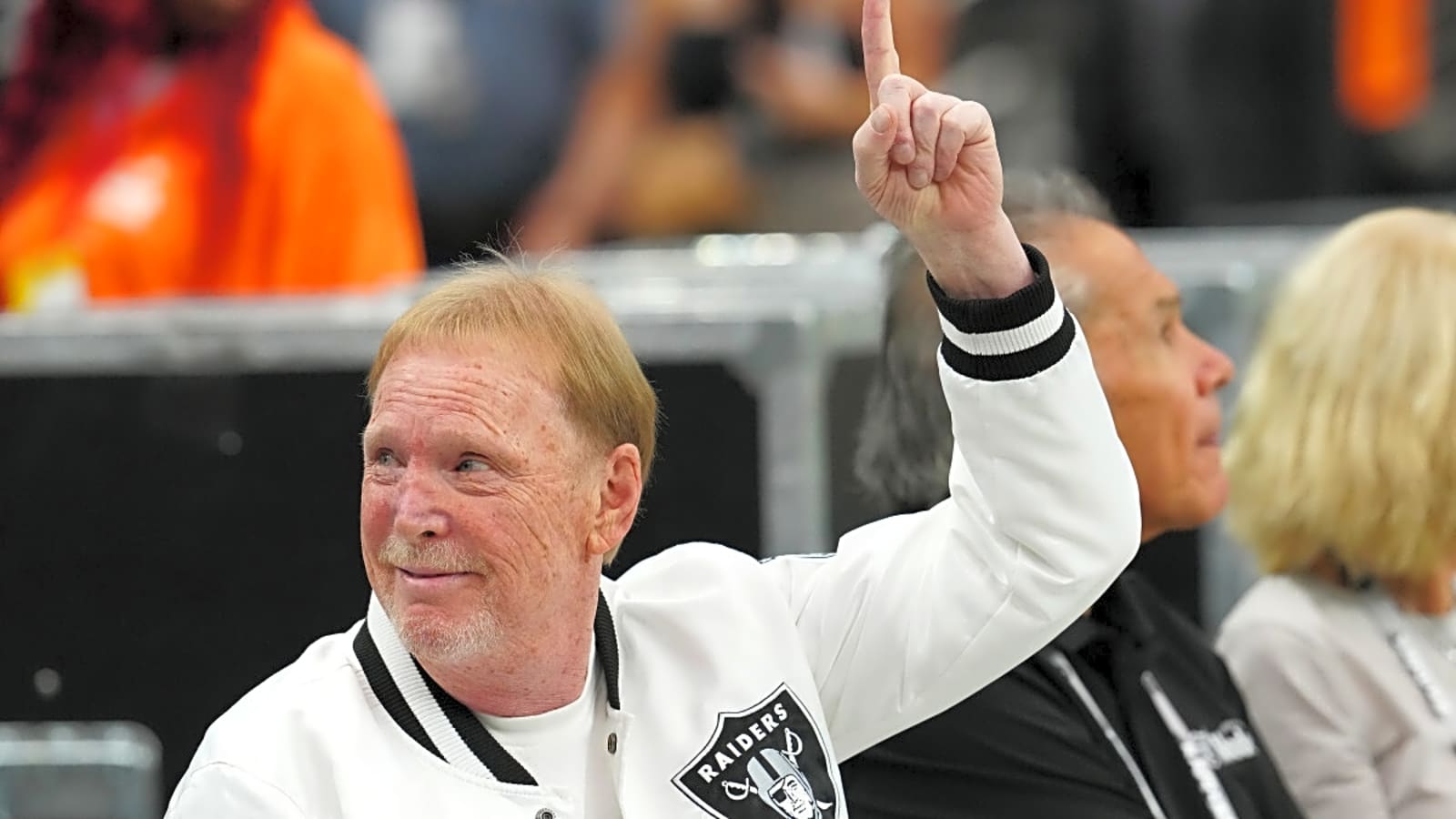 Insider Has Bold Prediction For Who Will Replace Mark Davis as Raiders Owner