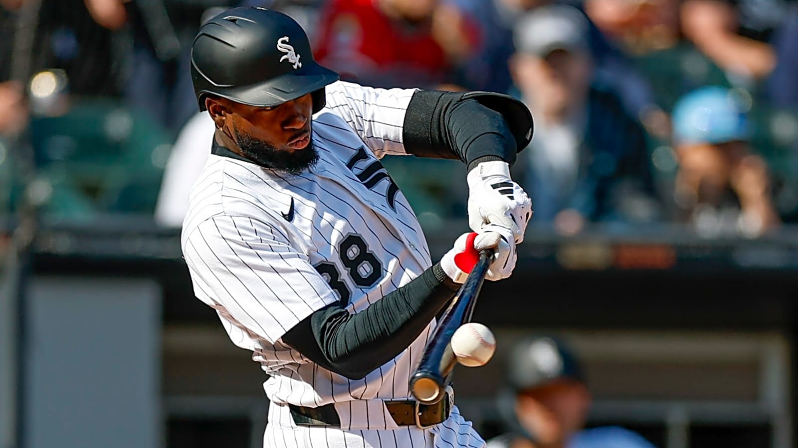 Veteran White Sox Outfielder Linked to Phillies in Trade Idea
