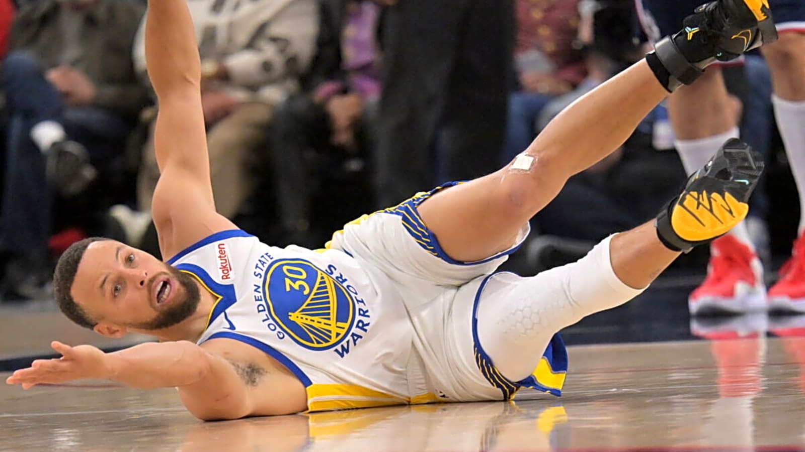Ex-Cavs Star Exposes Stephen Curry’s Weakness After Knee Injury in Warriors-Clippers Analysis: 'It Was Concerning'
