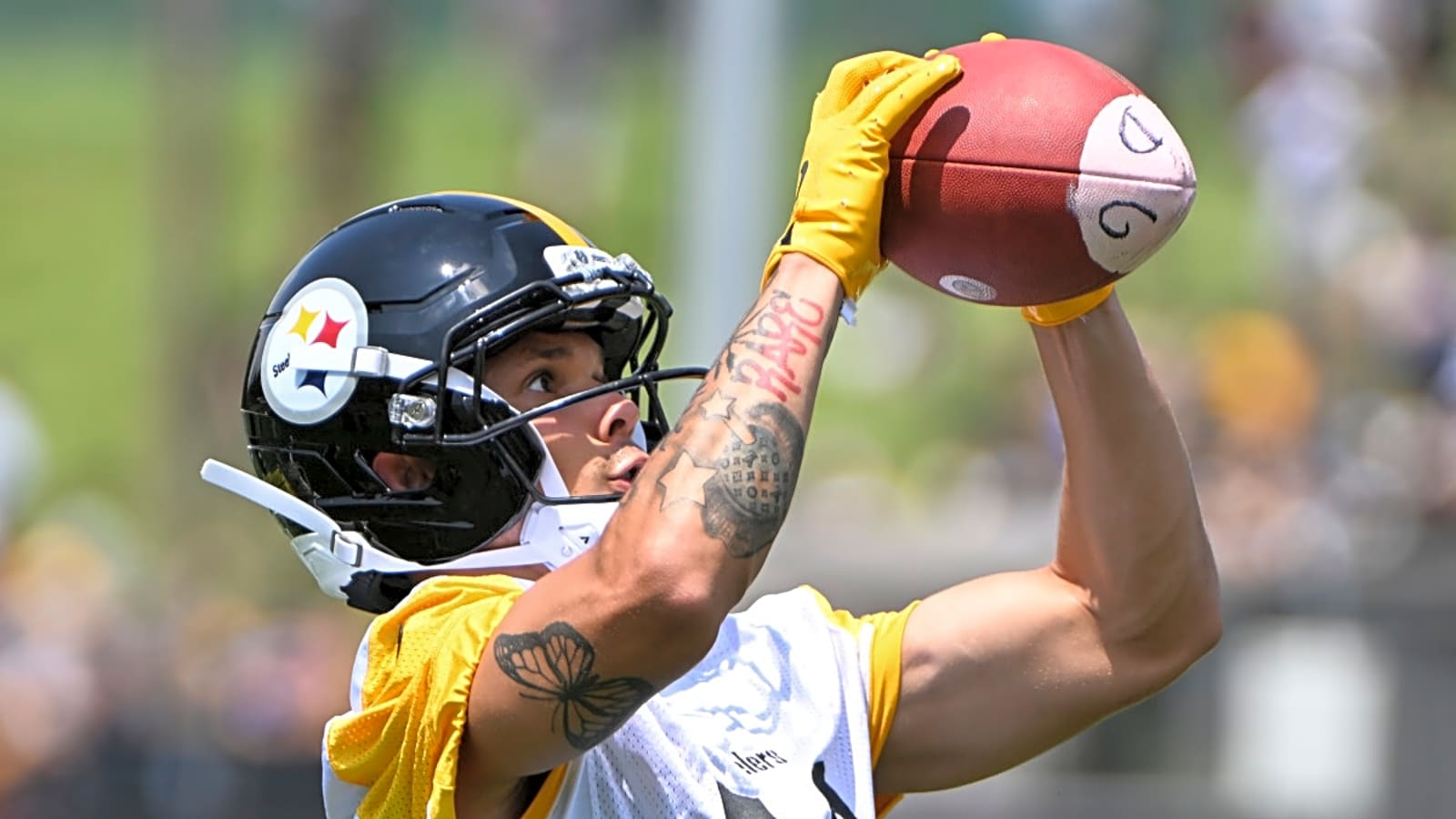 Steelers quarterback Aaron Rodgers challenges wide receiver Roman Wilson to improve off the field in one key area