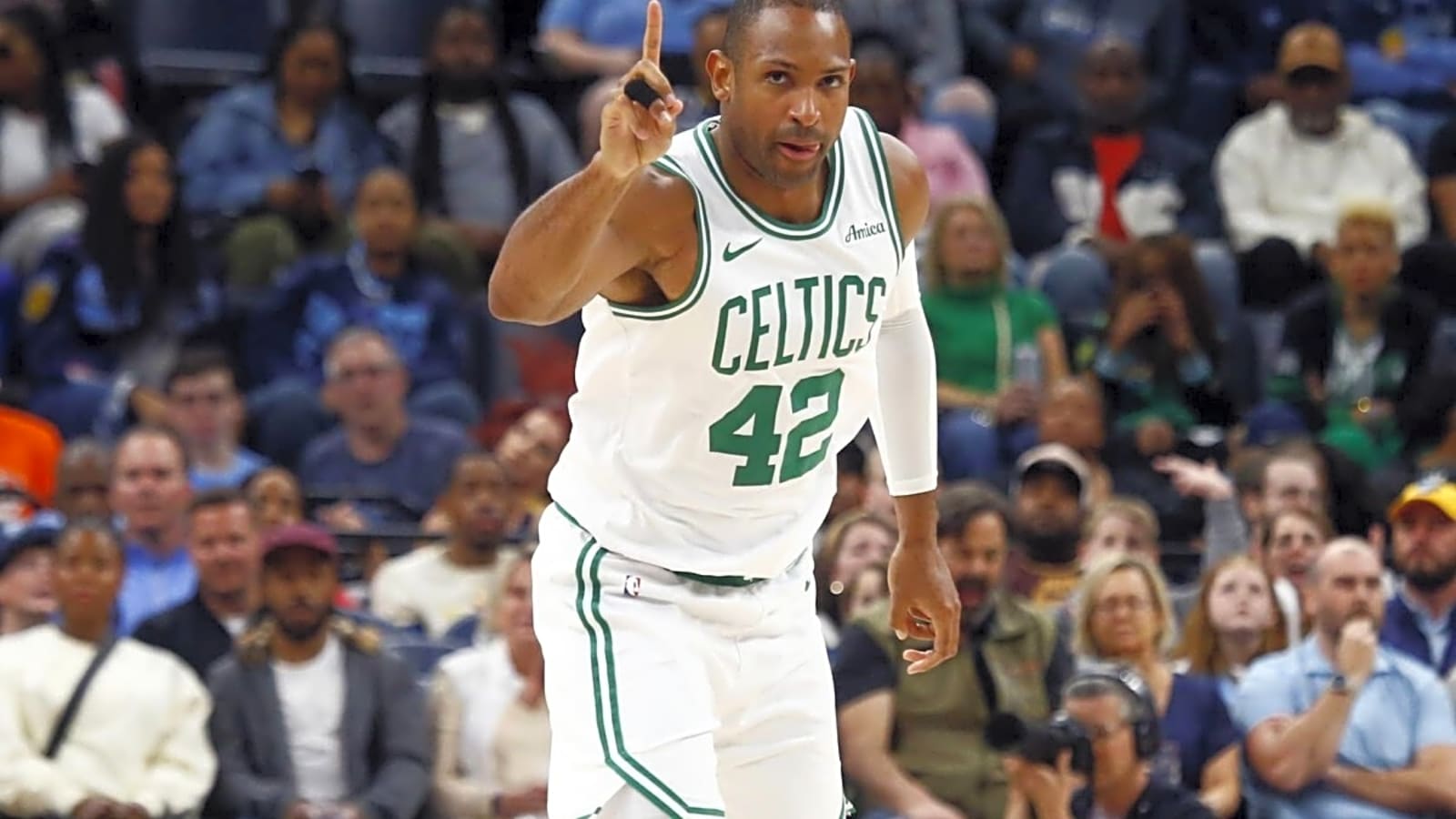 Insider Expects Veteran Big Man To Sign Two-Year, $11.7 Million Deal With Warriors