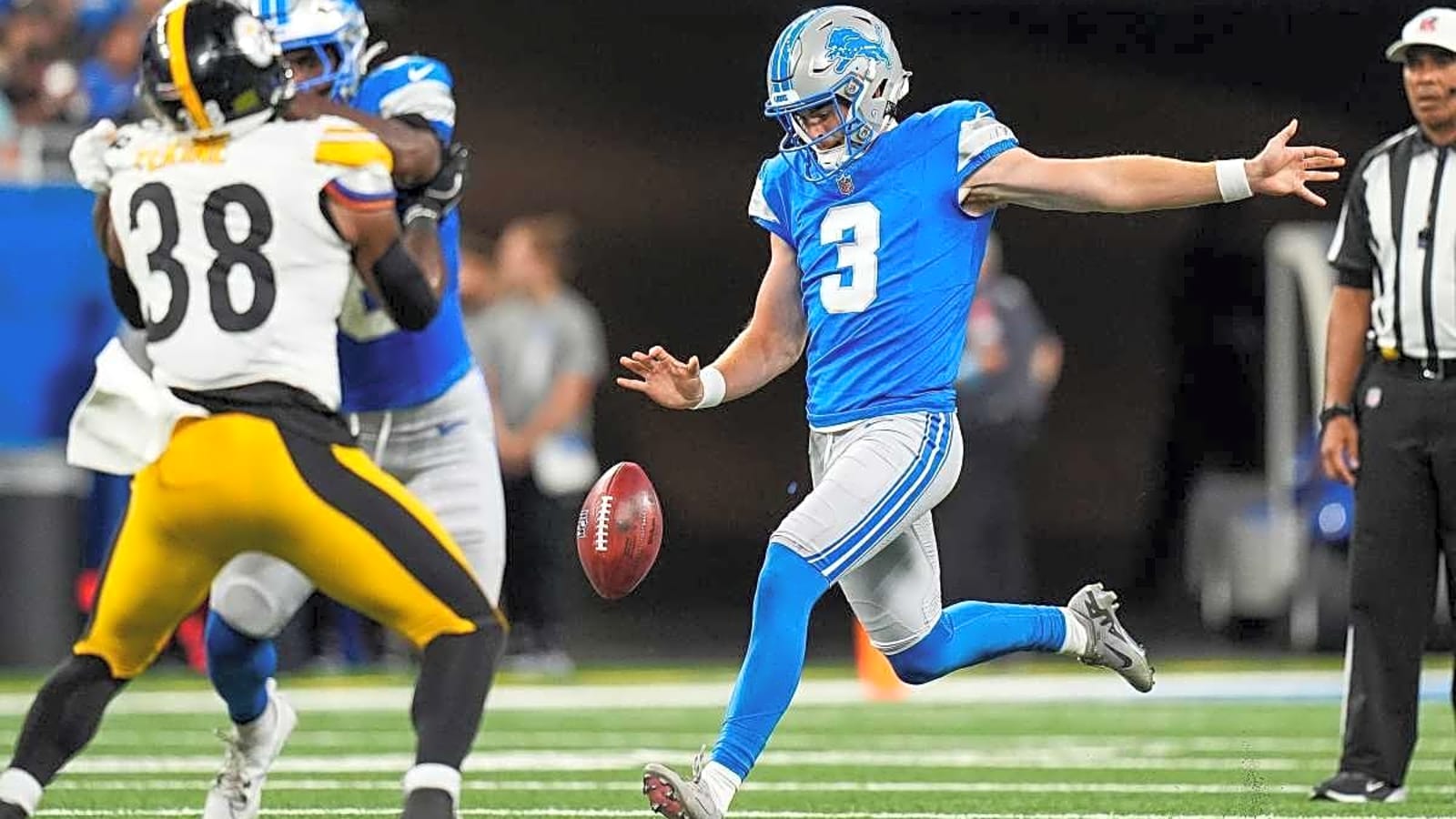 Jared Goff lost a bet to Jack Fox, and now he has to buy the Lions&#39; punter this all year