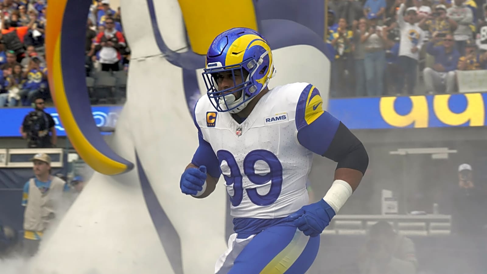 Rams Legend Aaron Donald Seen Giving 5-Star Talent Advice