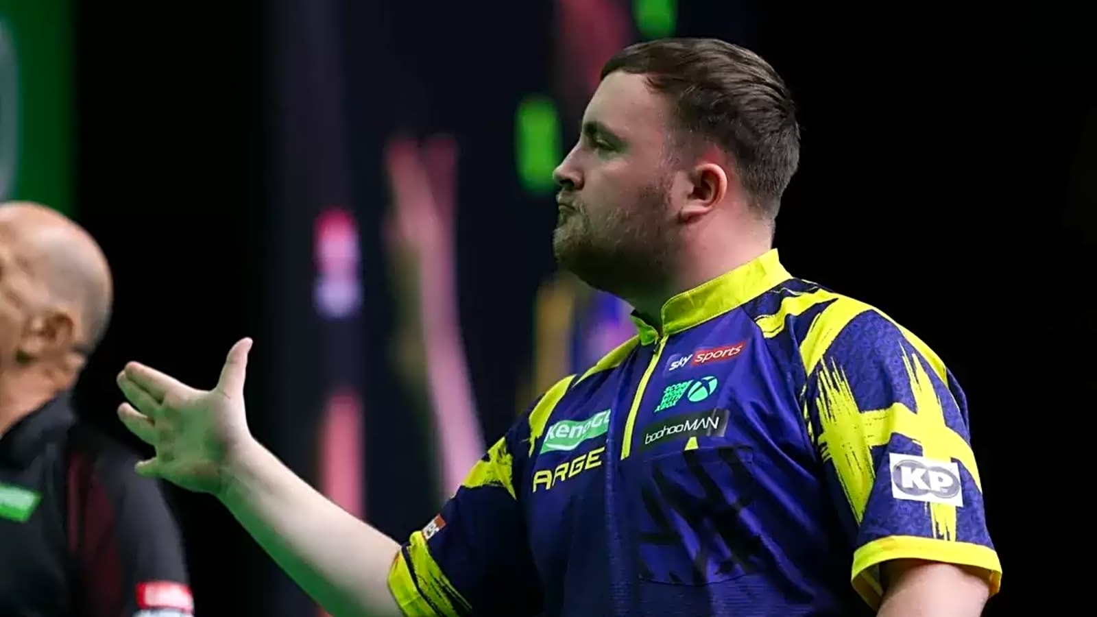 Watch: Luke Littler and Stephen Bunting can't believe their eyes after meeting New Zealand magician
