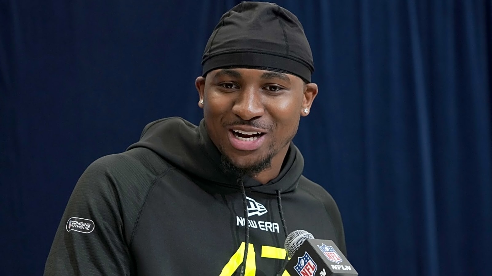 Top Dallas Cowboys rookie hasn&#39;t signed his contract and is not even close, but it&#39;s nothing like Shemar Stewart&#39;s situation