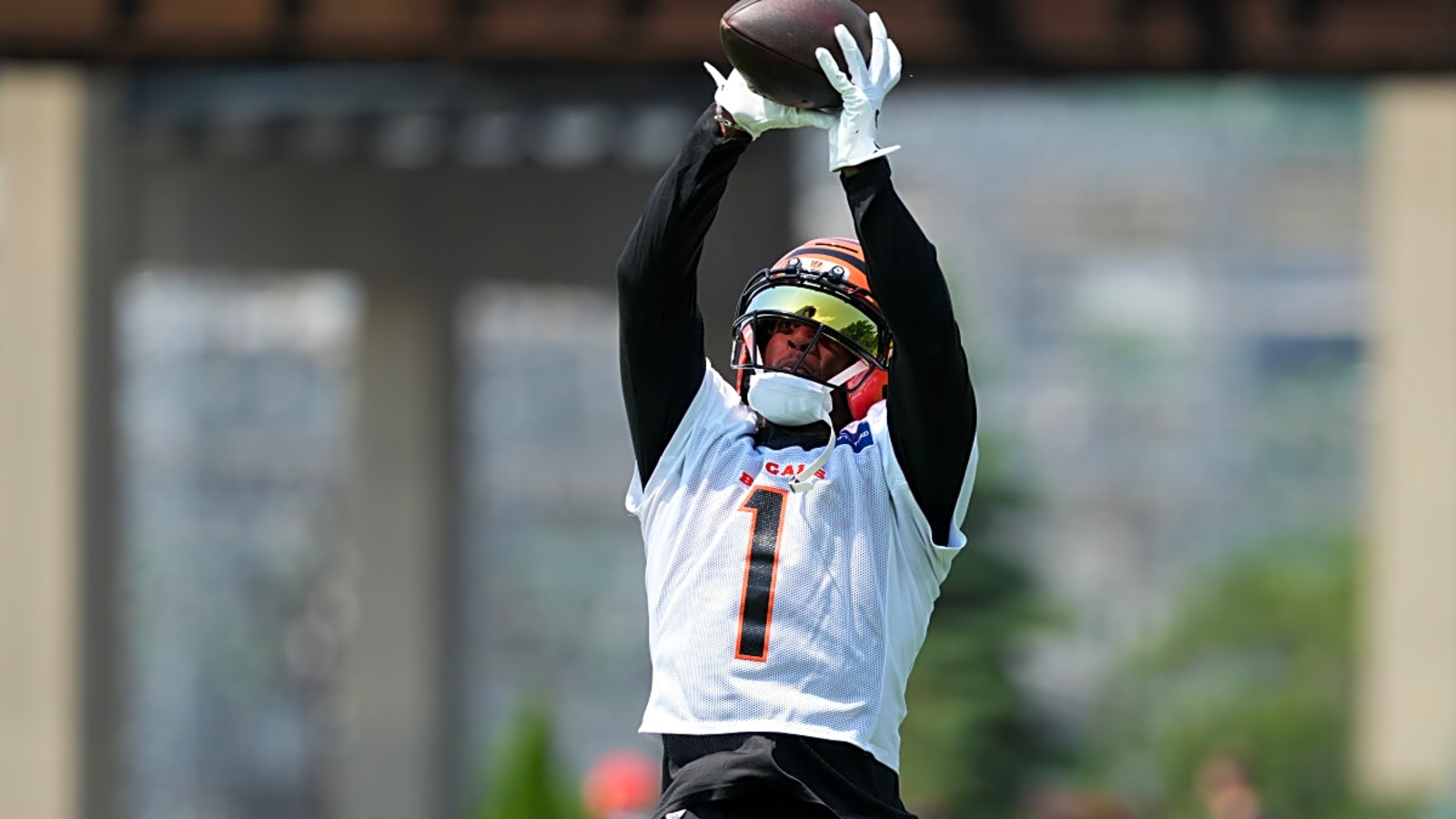 Ja’Marr Chase gets the ultimate compliment from Mike Evans that no other wideout will ever receive