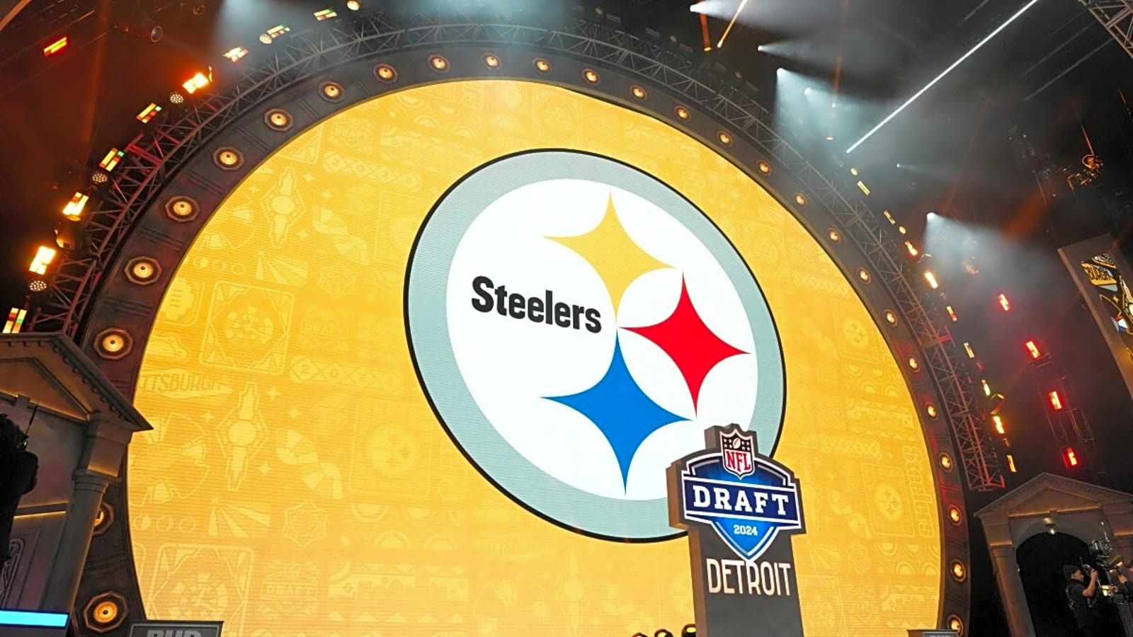 Steelers Predicted to Make Bold Decision and Select &#39;Big-Play&#39; Prospect in New Mock Draft