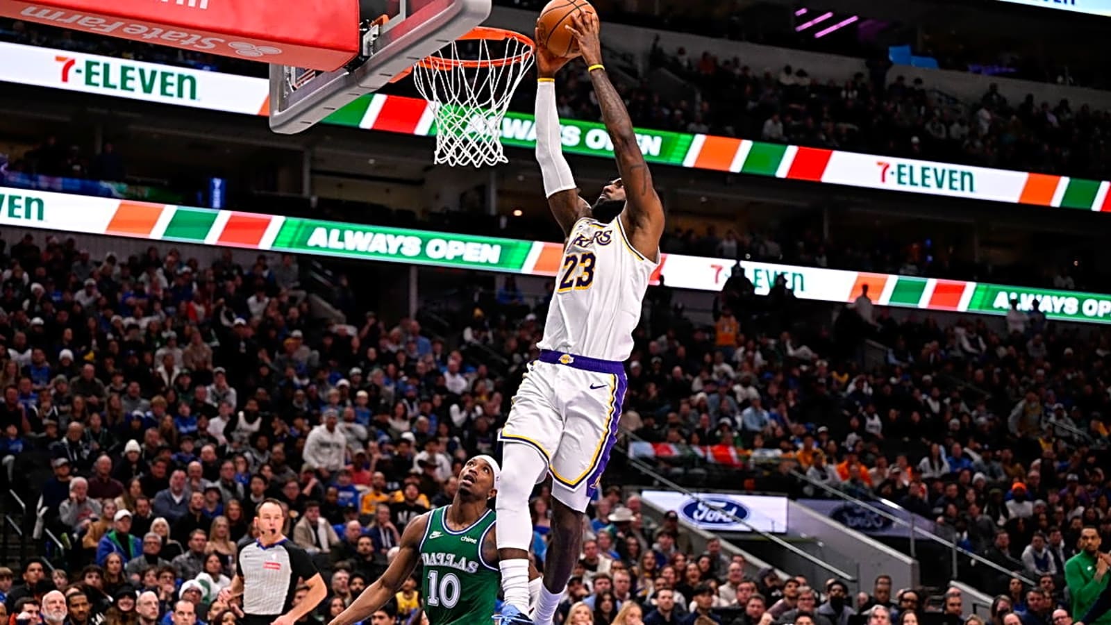 LeBron James Sets Record Straight on Dunk Contest After Lakers-Wizards