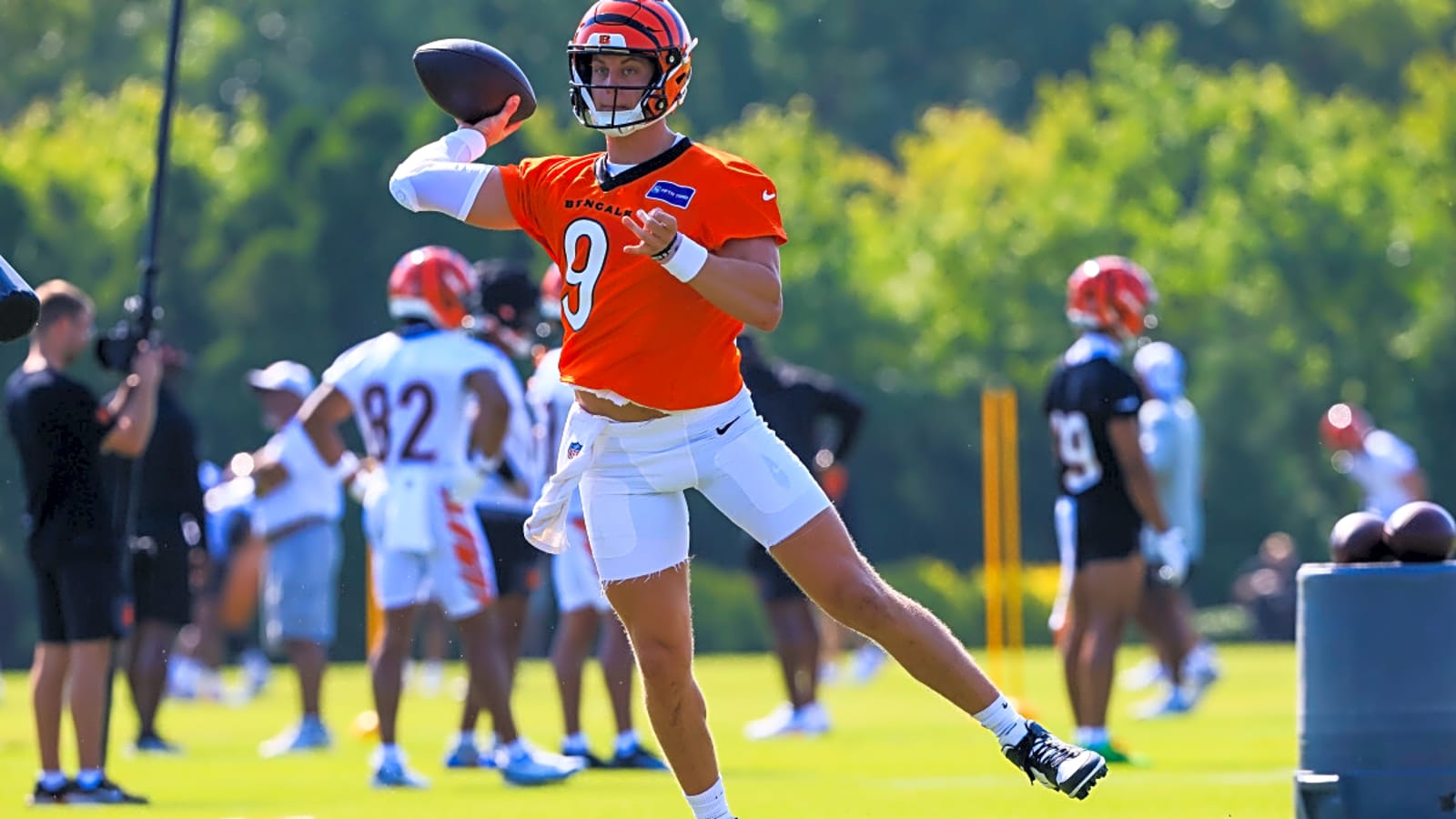 Joe Burrow follows up shaky first practice with beautiful throws on second day of Bengals training camp