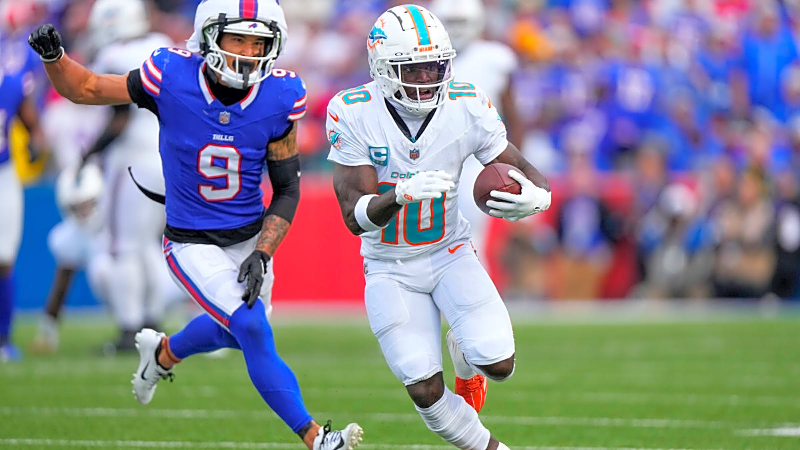 Dolphins Predicted Not to Make Tyreek Hill Decision During Training Camp