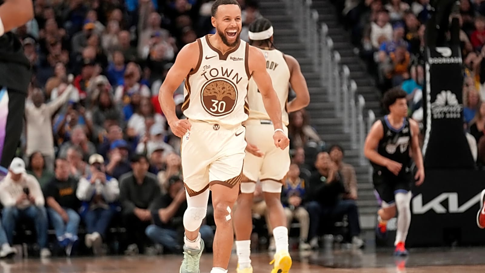 Steph Curry Sets New NBA Scoring Record During Warriors-Jazz