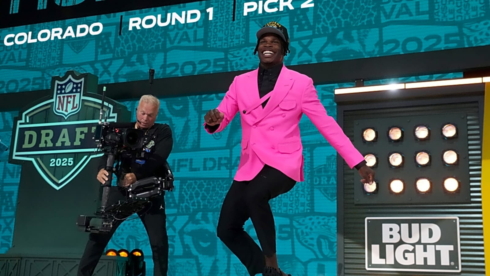 Travis Hunter’s emotional draft night moment with his father