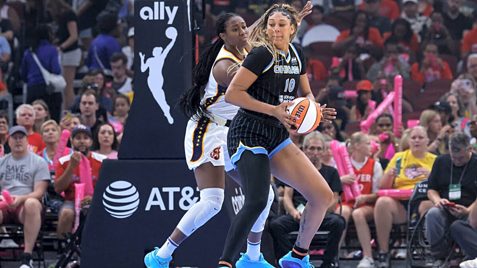 Chicago Sky Coach Gets Honest About Kamilla Cardoso&#39;s &#39;Tough&#39; Situation