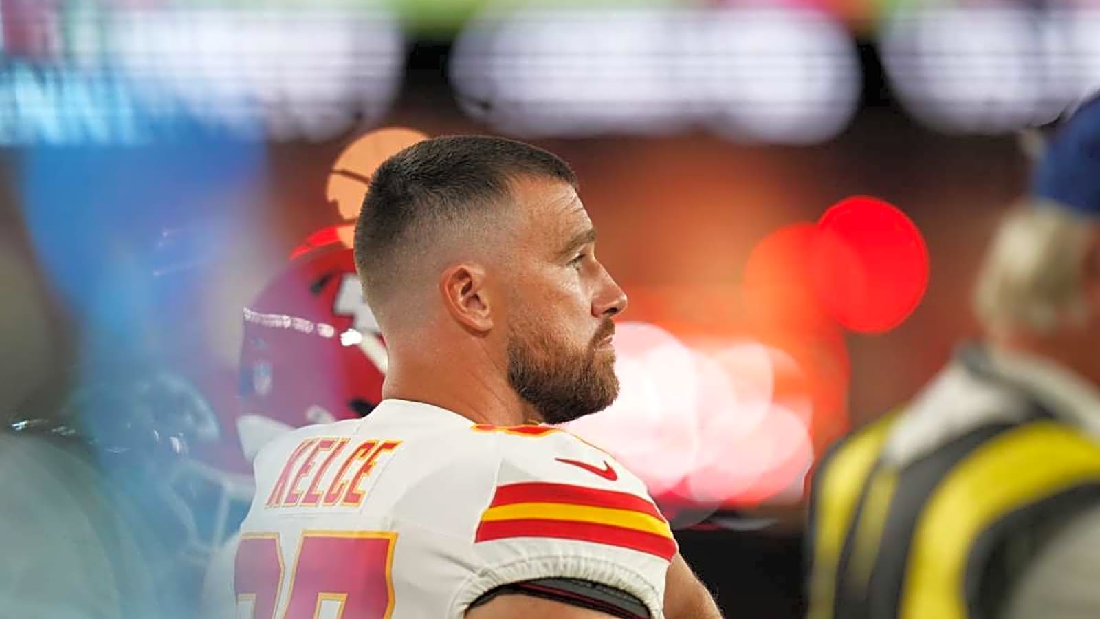 Chiefs' Travis Kelce Receives Special Gift After Signing Contract