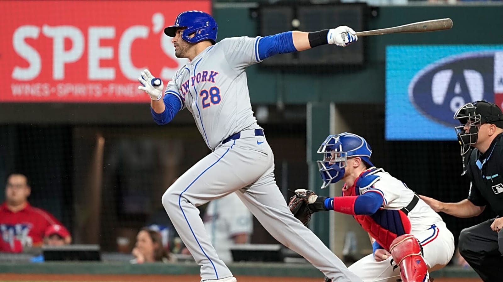 Rangers Make Offer to Former World Series Champion