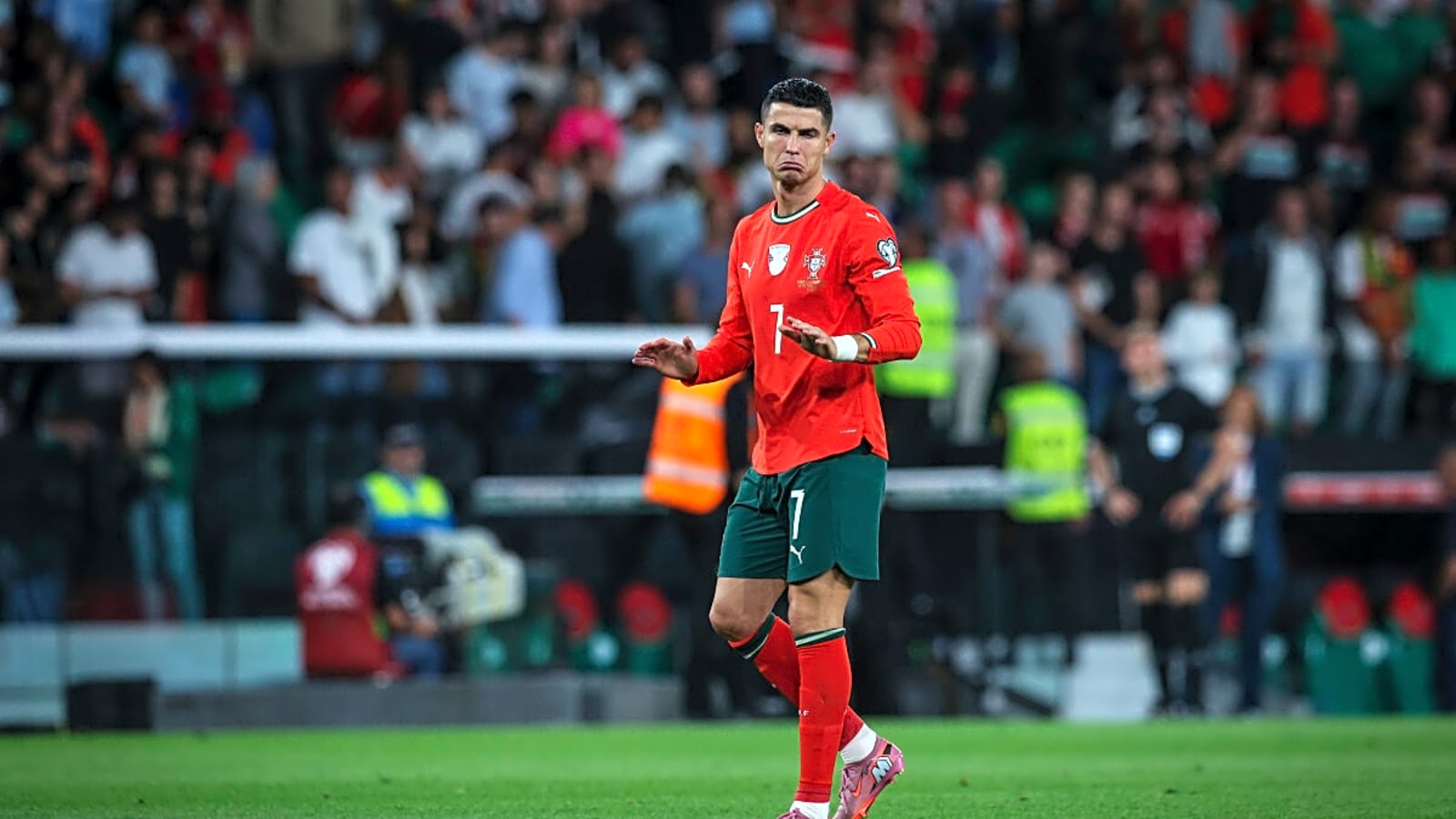 Cristiano Ronaldo Strongly Dismiss &#39;Unfair&#39; Lionel Messi Theory