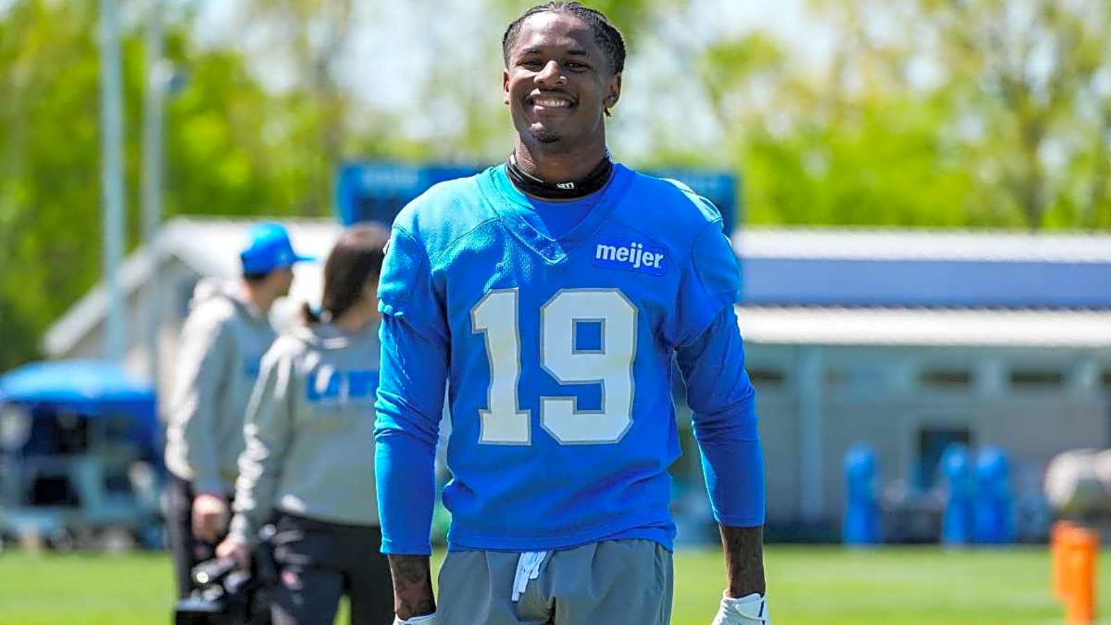 A rookie is starting to creep up on a long-time Lions job during training camp, and Dan Campbell is about to give him more opportunities