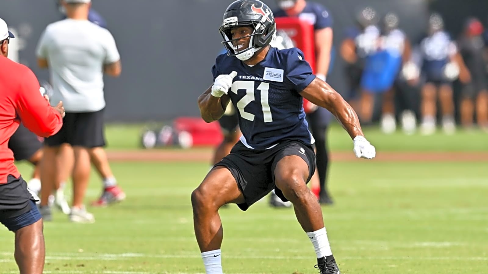 Texans’ Star Nick Chubb Issues 4-Word Reassuring Statement on Injury Concerns