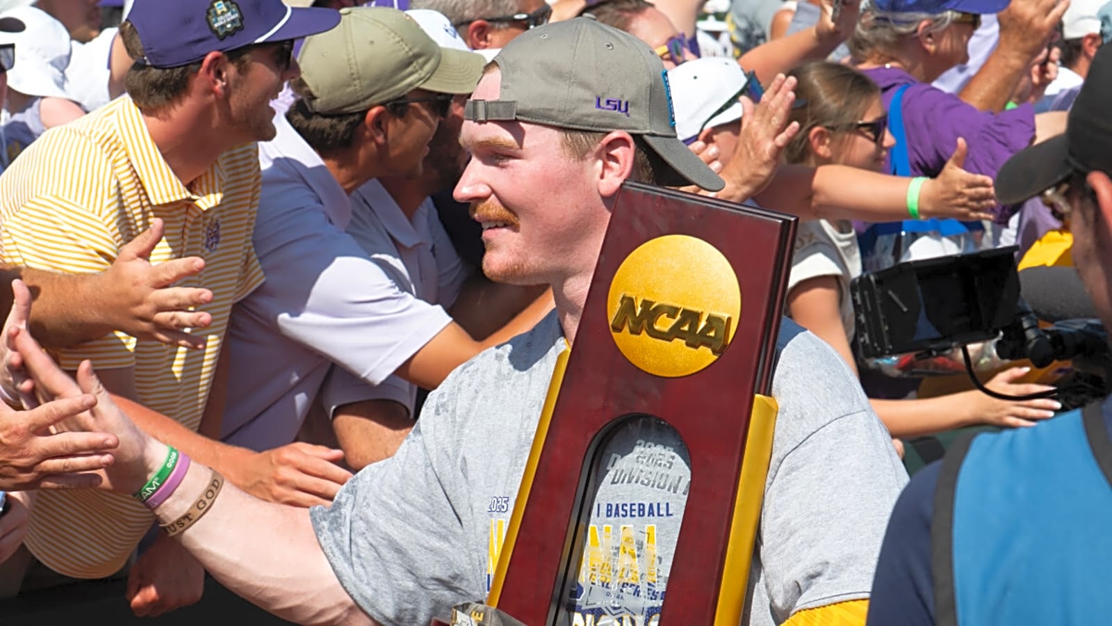 LSU Tigers postseason hero and fan favorite waits a long time to hear his name called during 2025 MLB Draft