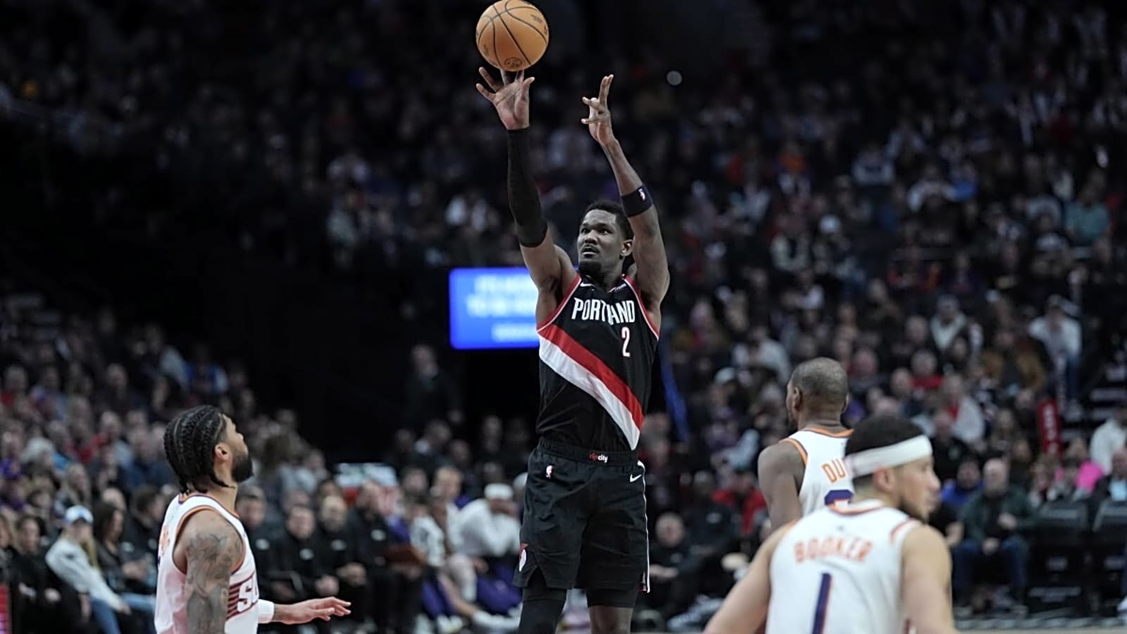 Lakers Trade Target Deandre Ayton Reportedly Threw Tantrums In Locker Room, Which Led To $25.5 Million Buyout