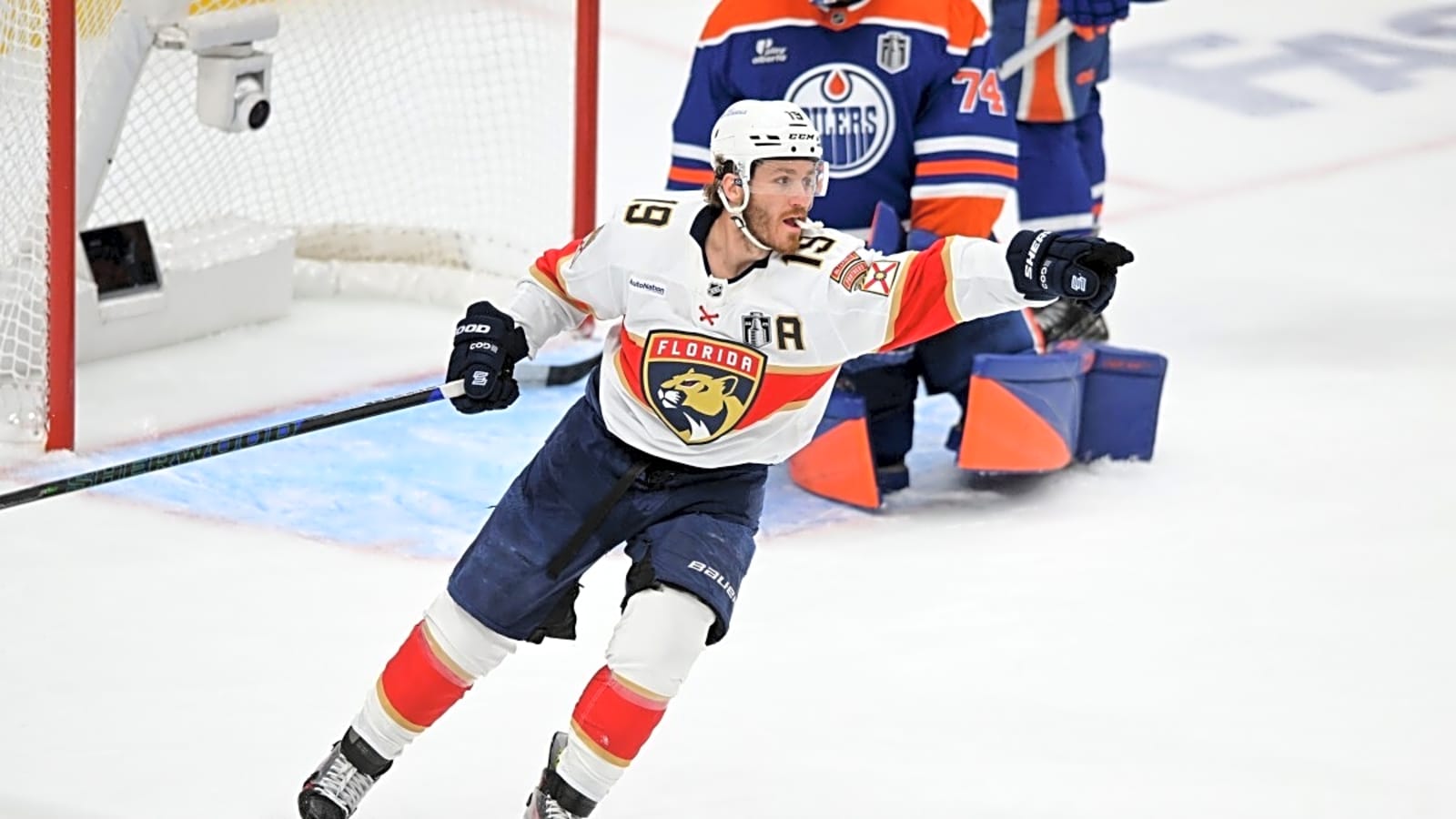 Panthers Receive Unfortunate Update on Sam Bennett Future