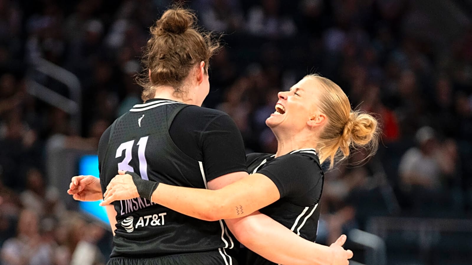 Valkyries make WNBA history during Chase Center debut