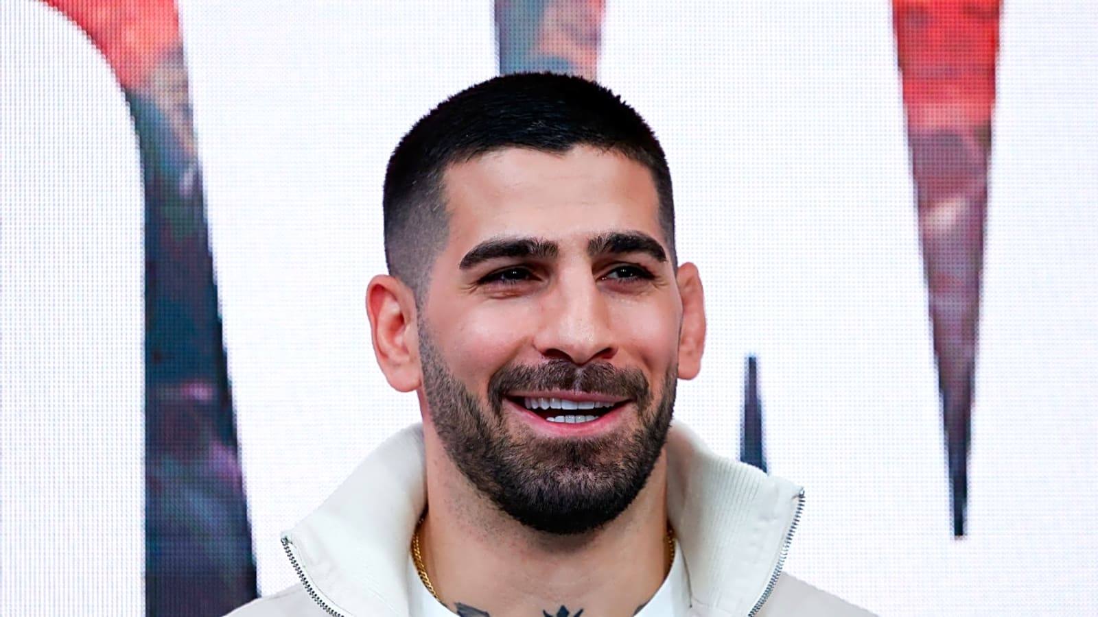Ilia Topuria&#39;s Coach Sends Clear &#39;I&#39;m 100% Sure&#39; Message to Islam Makhachev and Charles Oliveira